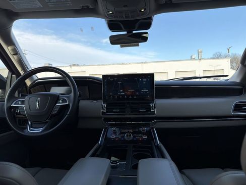 Certified 2022 Lincoln Navigator L Reserve image 18