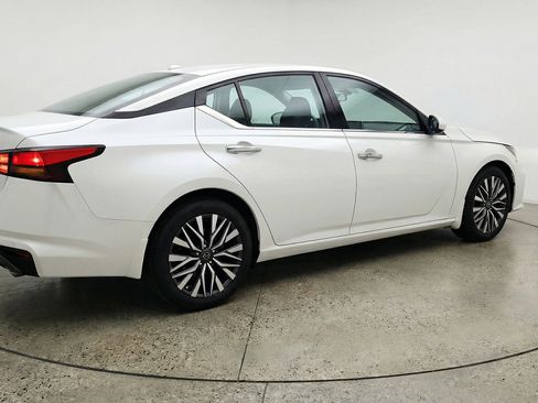 Used 2025 Nissan Altima 2.5 SV image 9
