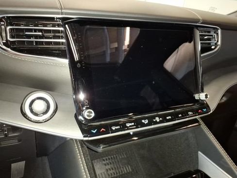New 2026 Jeep Grand Wagoneer L Limited AWD/4WD image 10