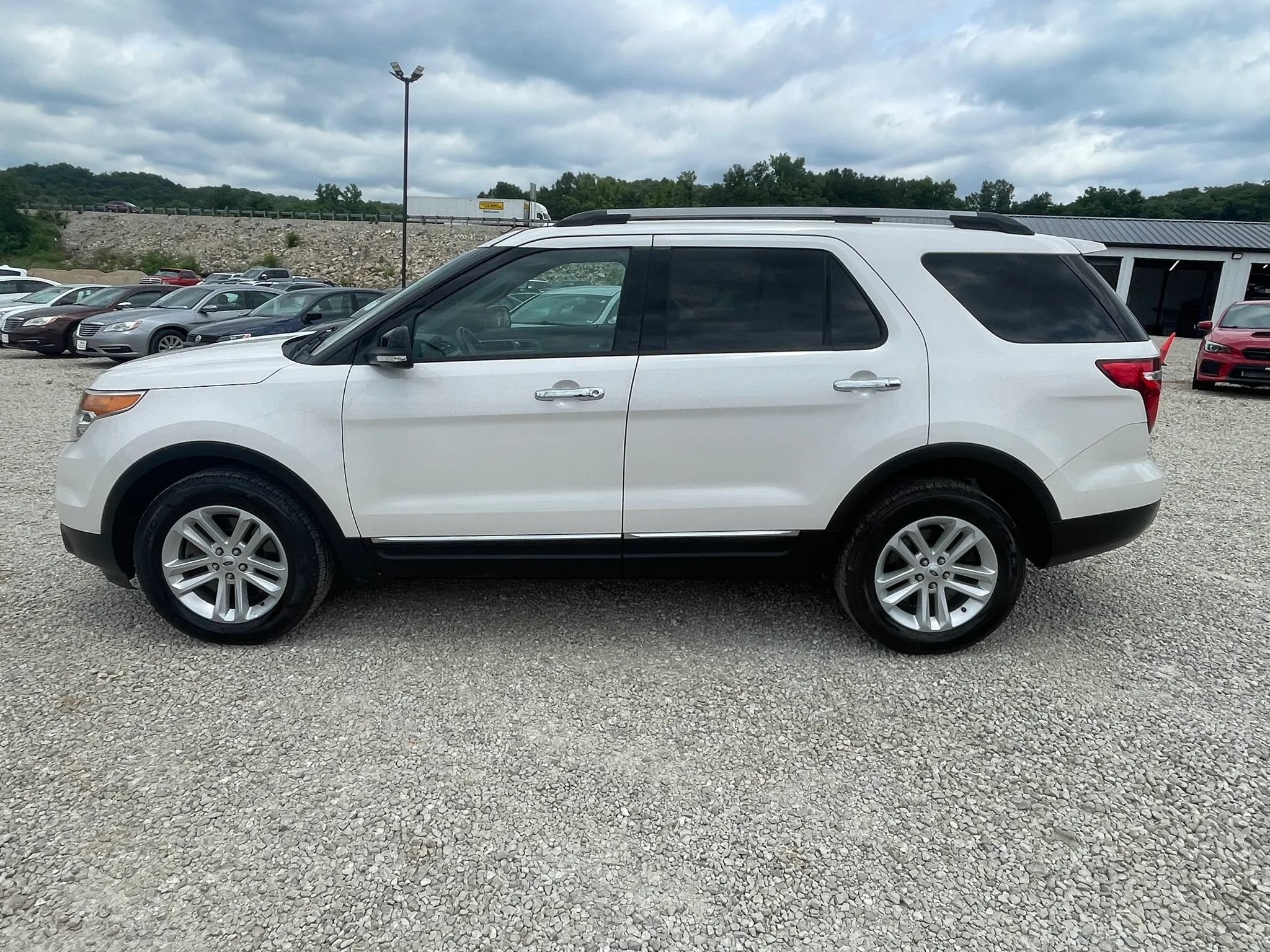 Used 2014 Ford Explorer XLT w/ Equipment Group 202A AWD/4WD image 2
