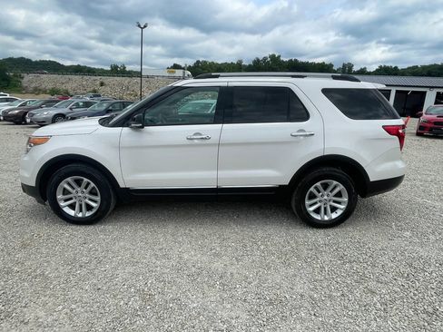 Used 2014 Ford Explorer XLT w/ Equipment Group 202A AWD/4WD image 2