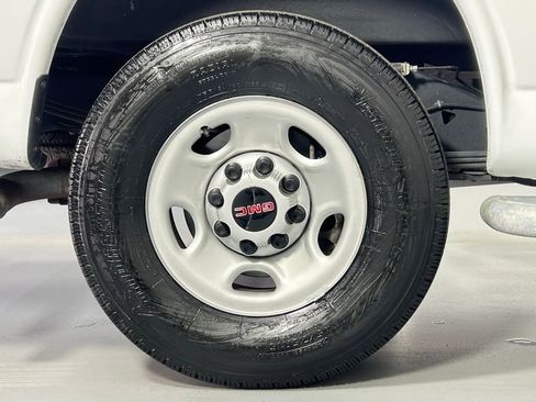 Used 2024 GMC Savana 2500 Work Van w/ Driver Convenience Package image 30