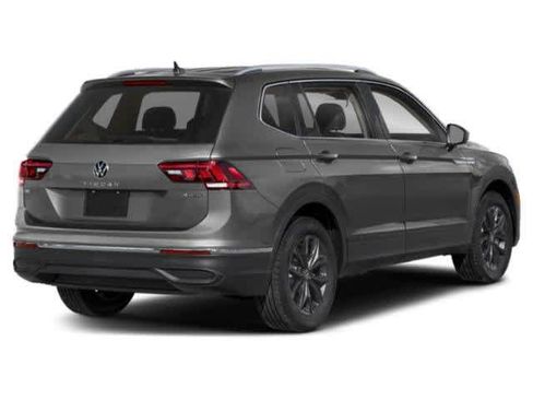 Used 2022 Volkswagen Tiguan SE AWD/4WD image 2