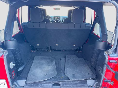 Used 2015 Jeep Wrangler Unlimited Sahara w/ Dual Top Group AWD/4WD image 22