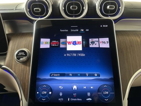 Used 2025 Mercedes-Benz GLC 300 4MATIC image 15