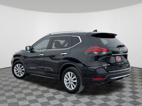 Used 2018 Nissan Rogue SV w/ Premium Package image 17