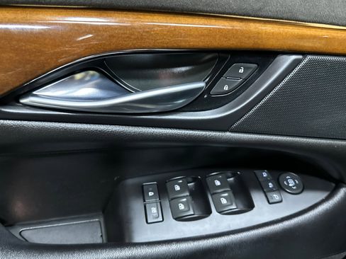 Used 2018 Cadillac Escalade ESV Luxury image 11