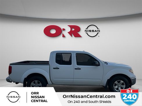 Used 2011 Nissan Frontier SV w/ SV Premium Utility Pkg image 4