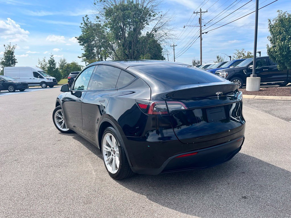 Used 2024 Tesla Model Y Long Range AWD/4WD image 4