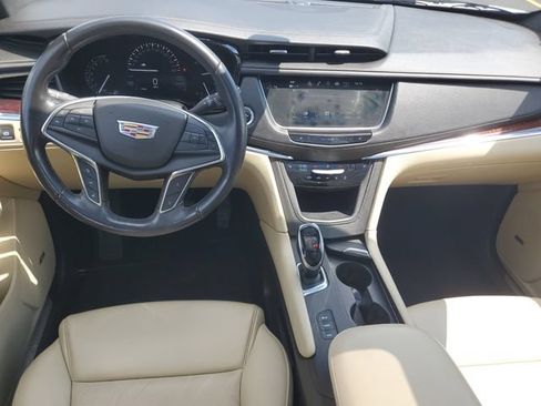 Used 2018 Cadillac XT5 Luxury w/ Driver Awareness Package AWD/4WD image 27