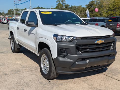 Used 2024 Chevrolet Colorado W/T w/ WT Convenience Package image 4