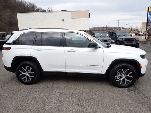 Certified 2023 Jeep Grand Cherokee Limited AWD/4WD image 8