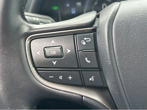 Used 2024 Lexus UX 250h FWD image 33