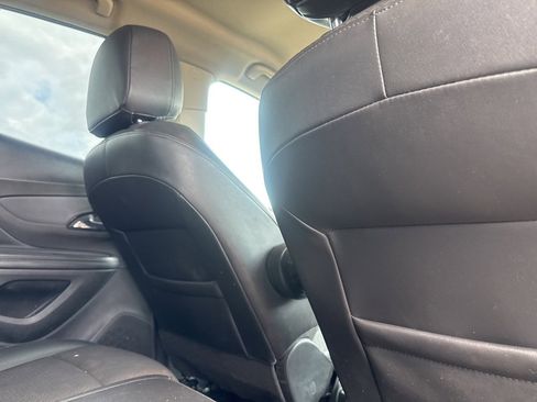 Used 2022 Buick Encore Preferred image 27