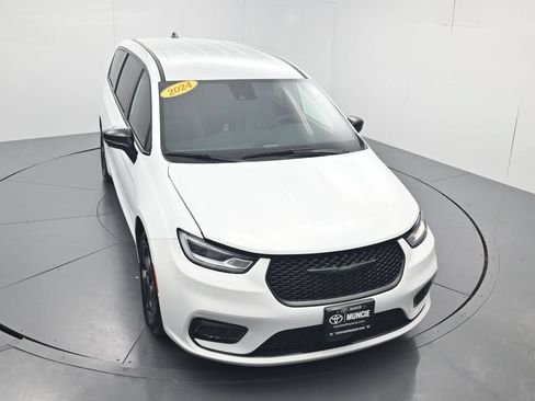 Used 2024 Chrysler Pacifica Limited FWD image 49