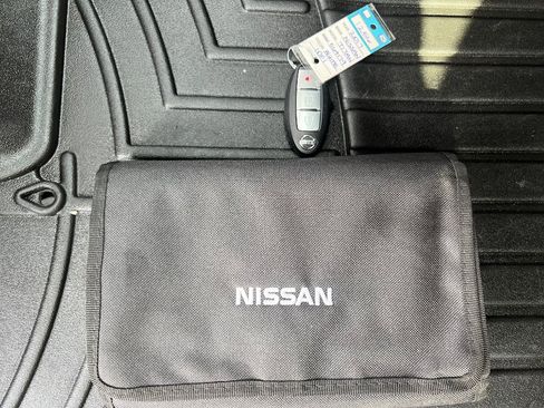 Used 2017 Nissan Titan SV image 29