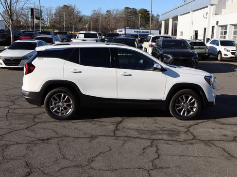 Certified 2024 GMC Terrain SLT image 11