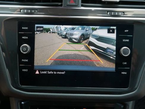 Certified 2022 Volkswagen Tiguan SE w/ Panoramic Sunroof Package AWD/4WD image 29