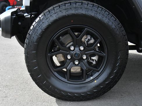 Used 2024 Jeep Wrangler Willys image 12