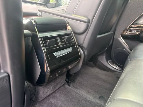 Used 2025 Land Rover Range Rover Sport SE AWD/4WD image 21