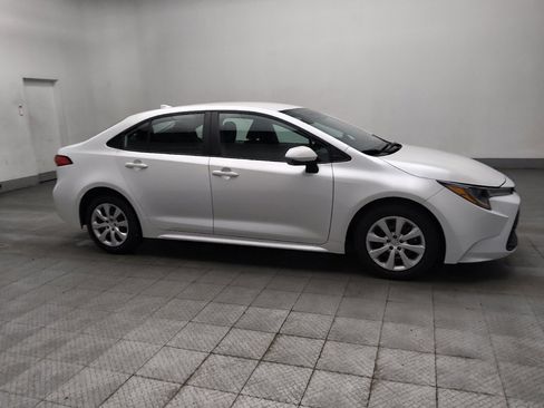 Used 2025 Toyota Corolla LE FWD image 11