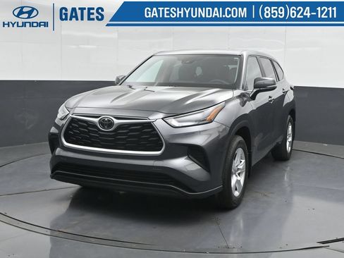 Used 2023 Toyota Highlander L FWD image 6