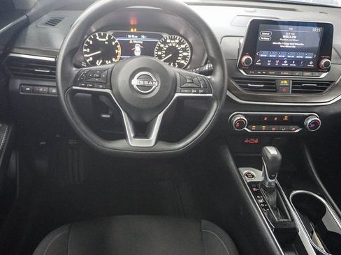 Used 2024 Nissan Altima 2.5 SV image 13