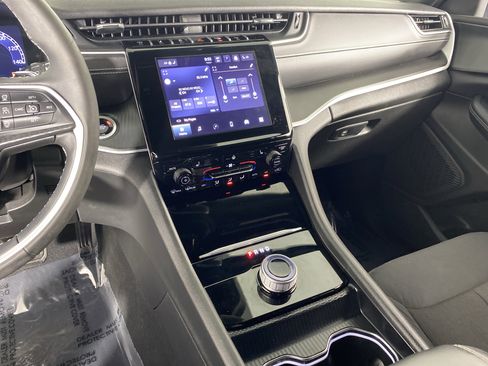 Used 2023 Jeep Grand Cherokee Altitude image 27