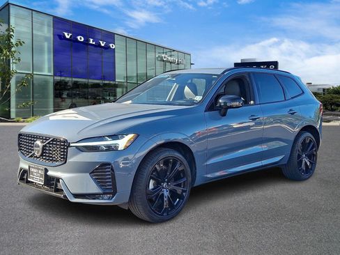 Certified 2022 Volvo XC60 B6 R-Design w/ Advanced Package image 3