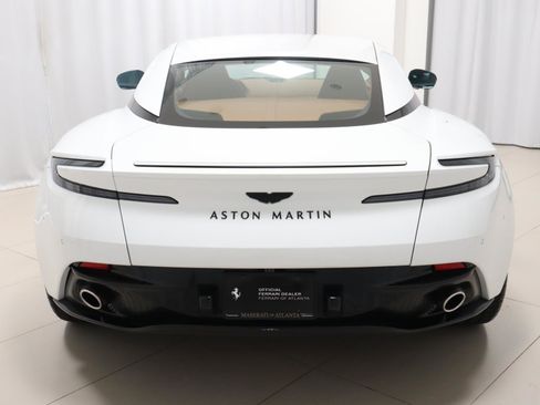 Used 2024 Aston Martin DB12 Coupe RWD image 4