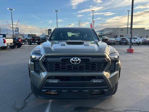 Certified 2025 Toyota Tacoma TRD Sport image 8