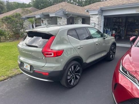Used 2023 Volvo XC40 B5 Ultimate w/ Protection Package Premier AWD/4WD image 2