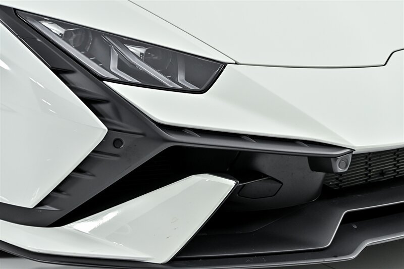 Used 2023 Lamborghini Huracan Tecnica RWD image 5
