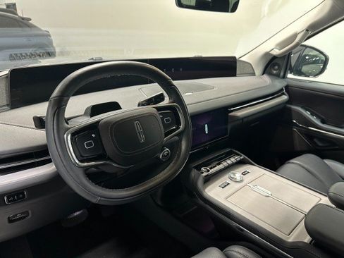 Used 2025 Lincoln Navigator Reserve AWD/4WD image 17