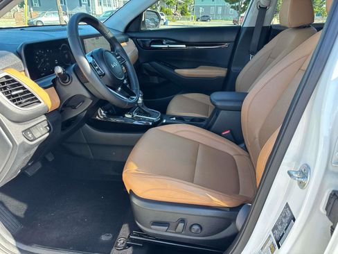 Used 2024 Kia Seltos EX AWD/4WD image 10