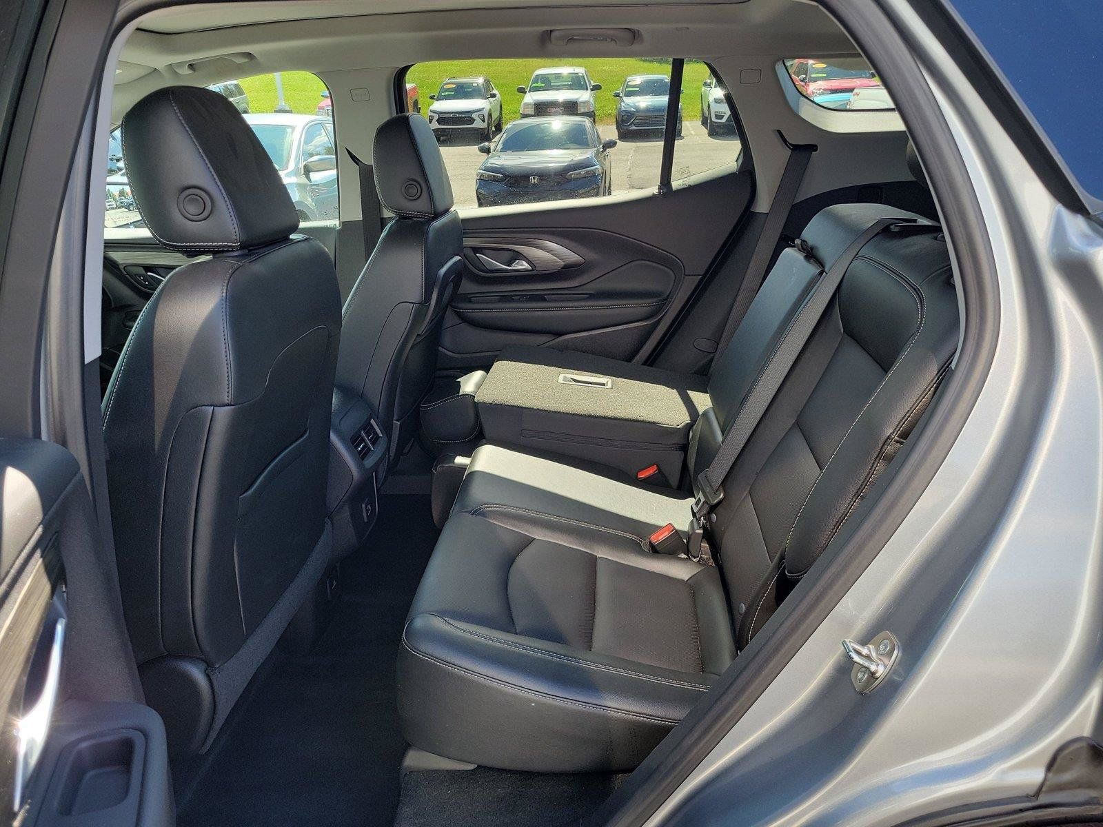 Used 2024 GMC Terrain SLT w/ Infotainment Package II AWD/4WD image 12