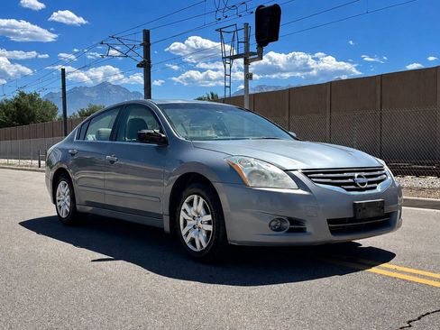 Used 2010 Nissan Altima 2.5 S FWD image 7