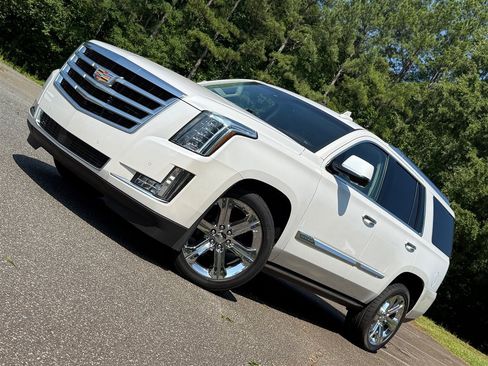 Used 2016 Cadillac Escalade Premium AWD/4WD image 3