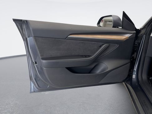 Used 2022 Tesla Model 3 Performance image 9