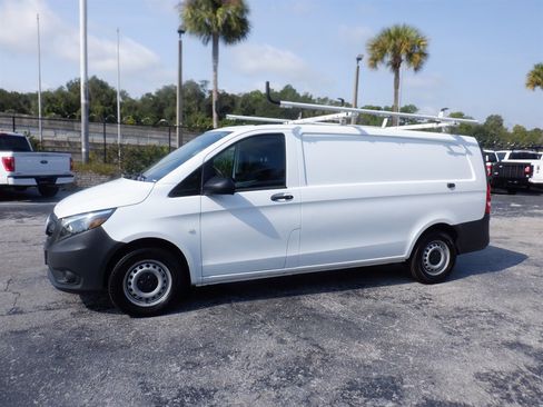 Used 2023 Mercedes-Benz Metris image 2