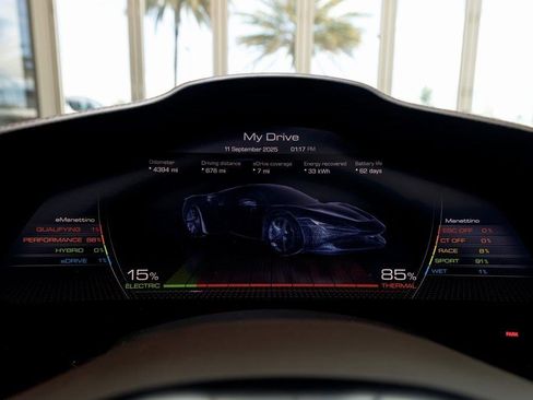 Used 2022 Ferrari SF90 Spider image 23