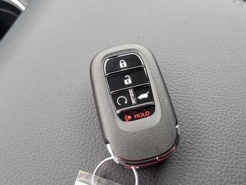 Certified 2025 Honda Pilot Elite image 36