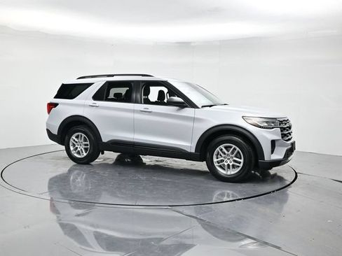 Used 2026 Ford Explorer Active RWD image 3