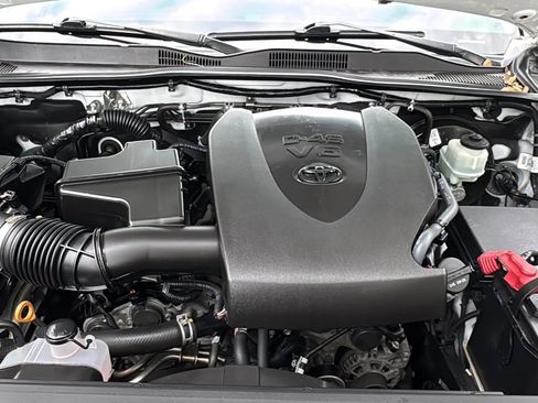 Used 2020 Toyota Tacoma SR image 40