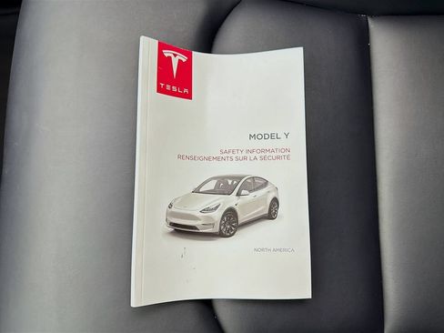 Used 2023 Tesla Model Y Long Range AWD/4WD image 55