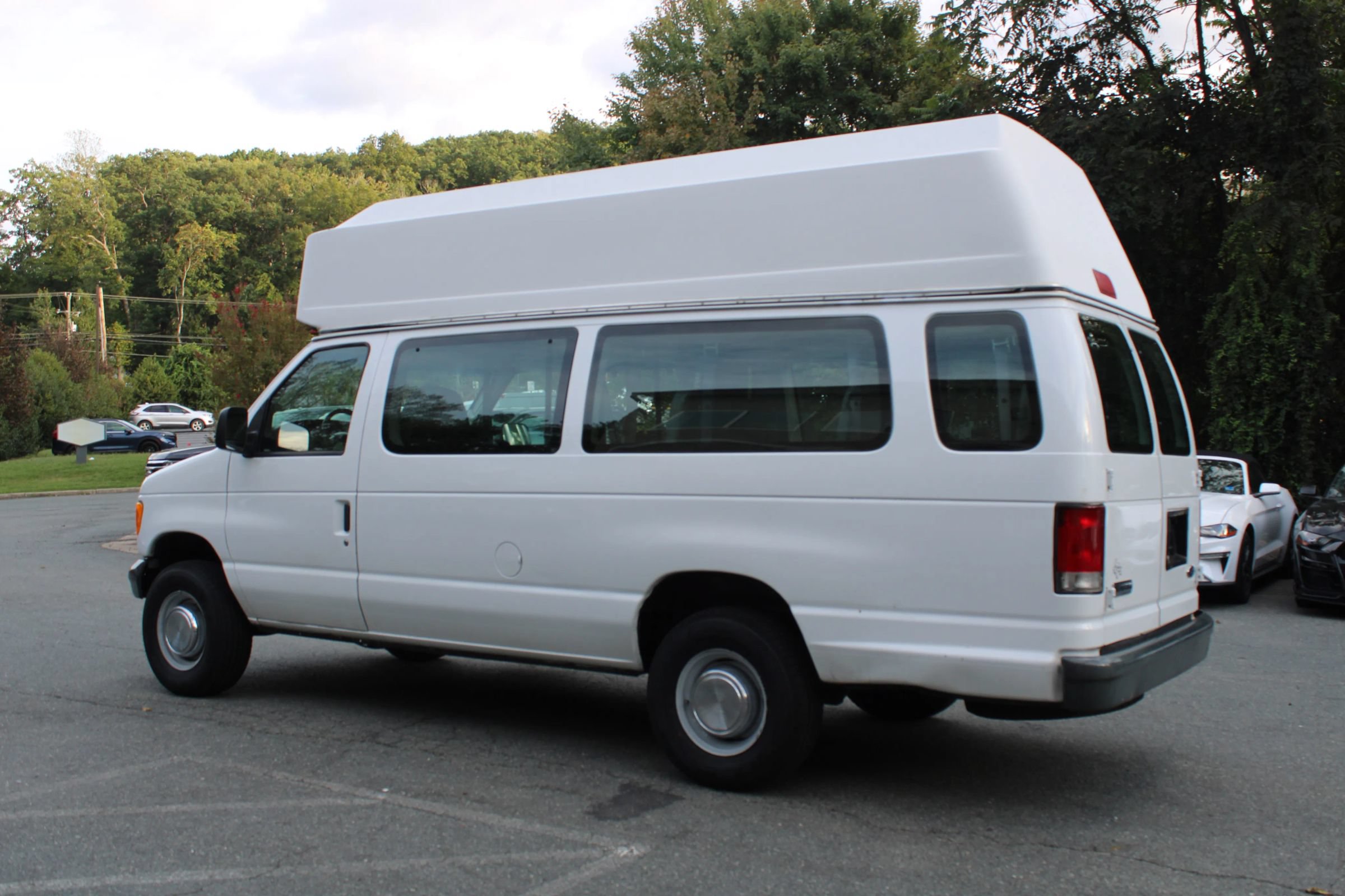 Used 2006 Ford E-350 and Econoline 350 Extended Super Duty RWD image 4
