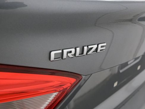 Used 2019 Chevrolet Cruze LT FWD image 10