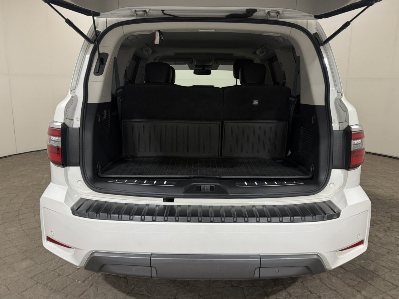 Used 2021 Nissan Armada SL w/ Captain's Chairs Package AWD/4WD image 7