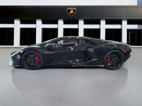 Used 2024 Lamborghini Revuelto image 2