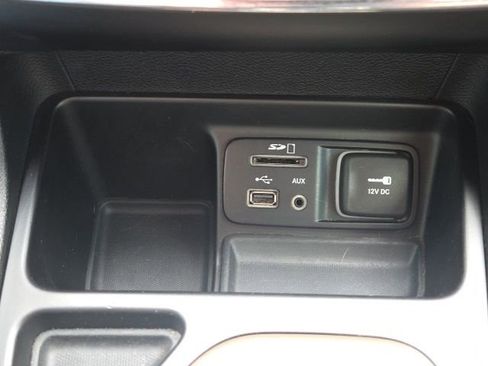 Used 2015 Jeep Cherokee Latitude w/ Cold Weather Group image 33